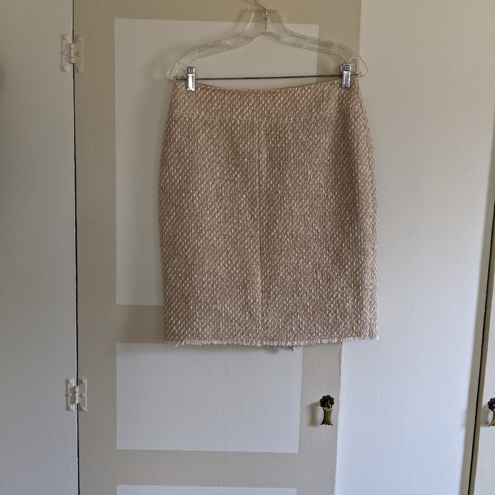 Tahari skirt size 6